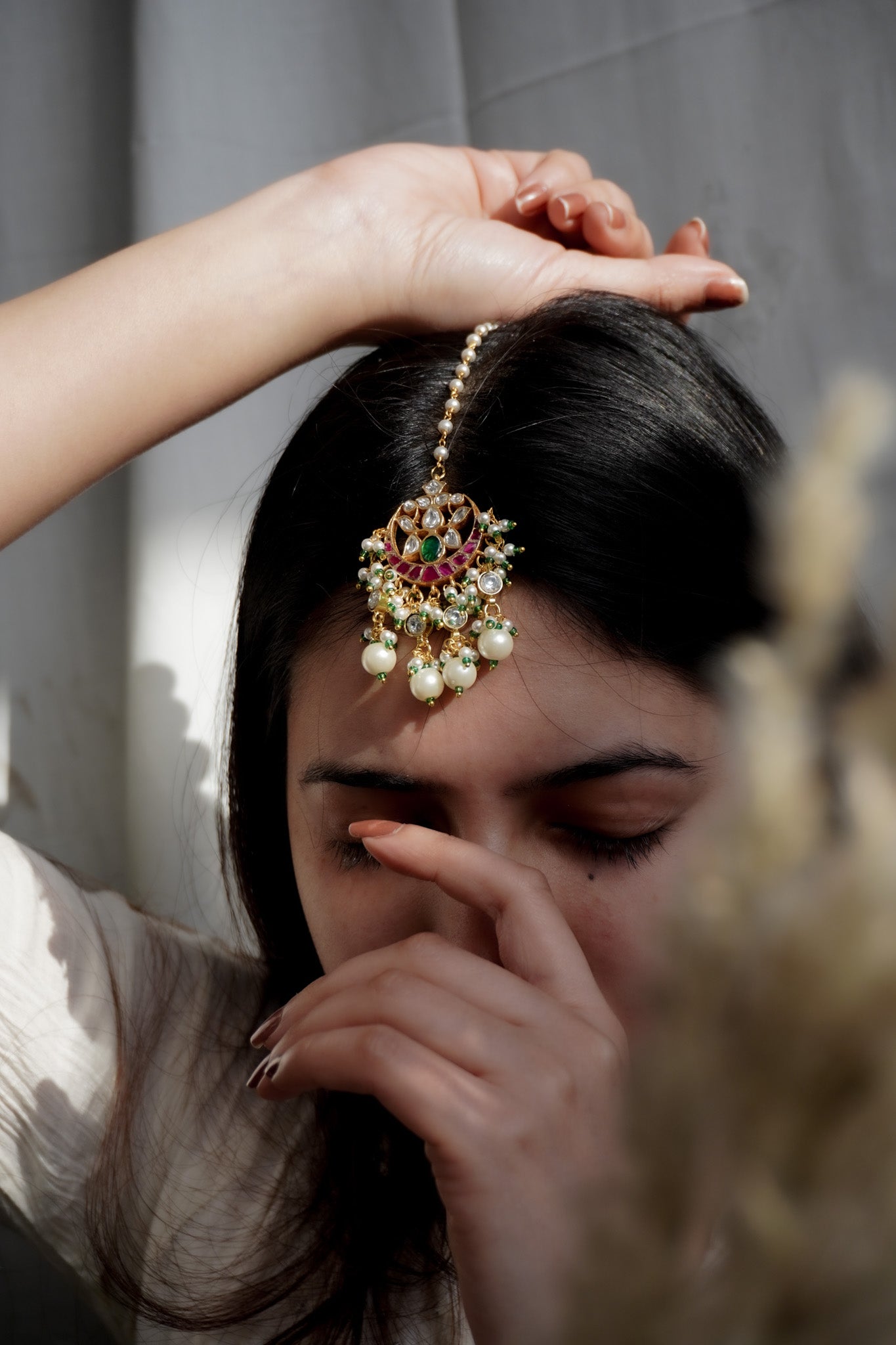 Saniya Kundan and Pearls Maangtikka