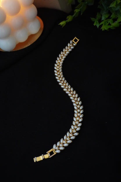 Inaya pearl bracelet
