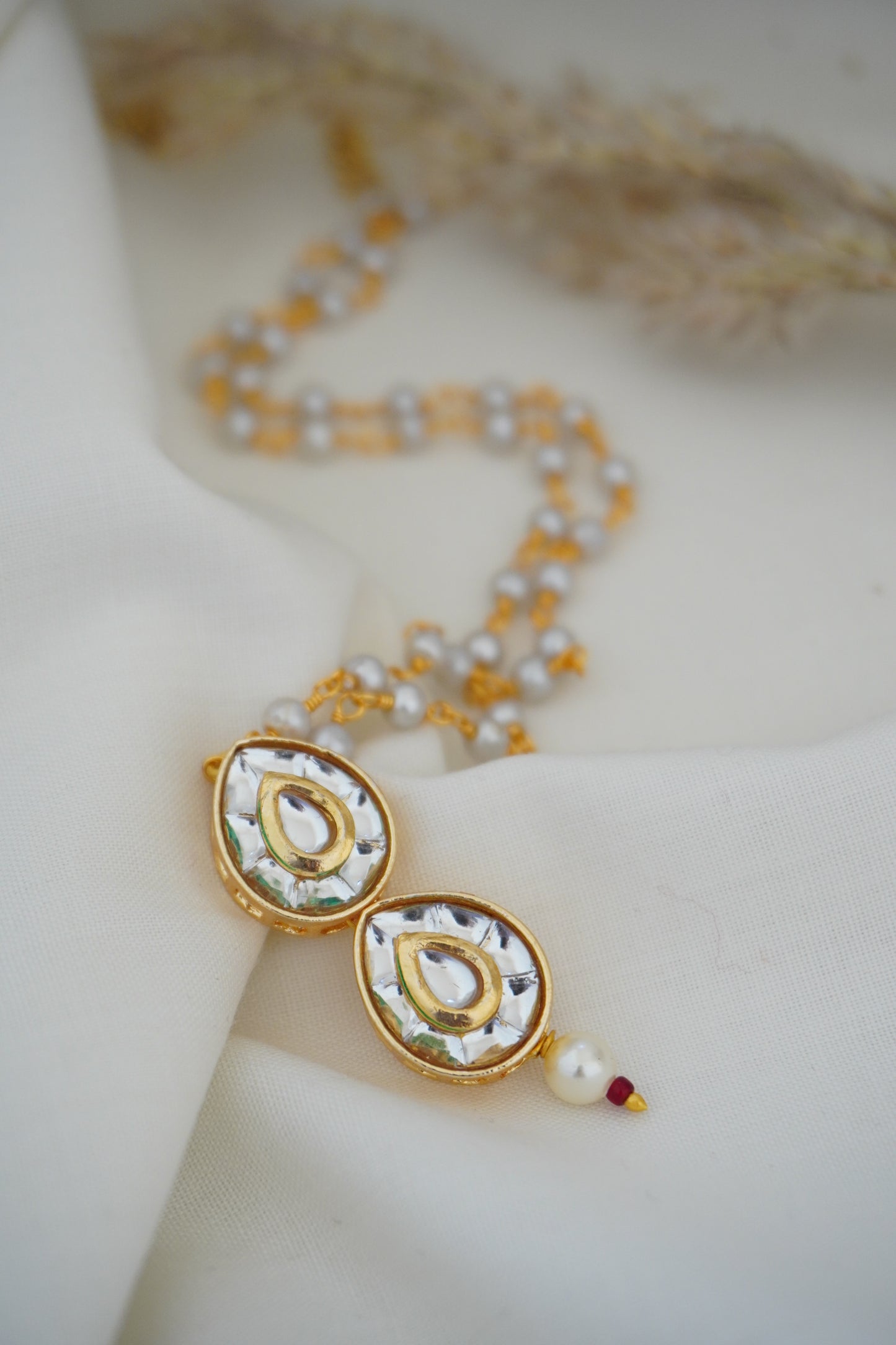 Radiant Kundan and pearls Necklace