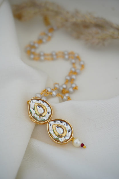 Radiant Kundan and pearls Necklace