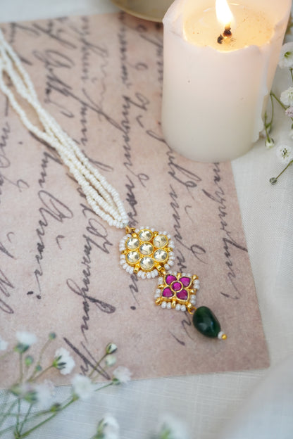 Aarohi Kundan Pearls Maangtikka