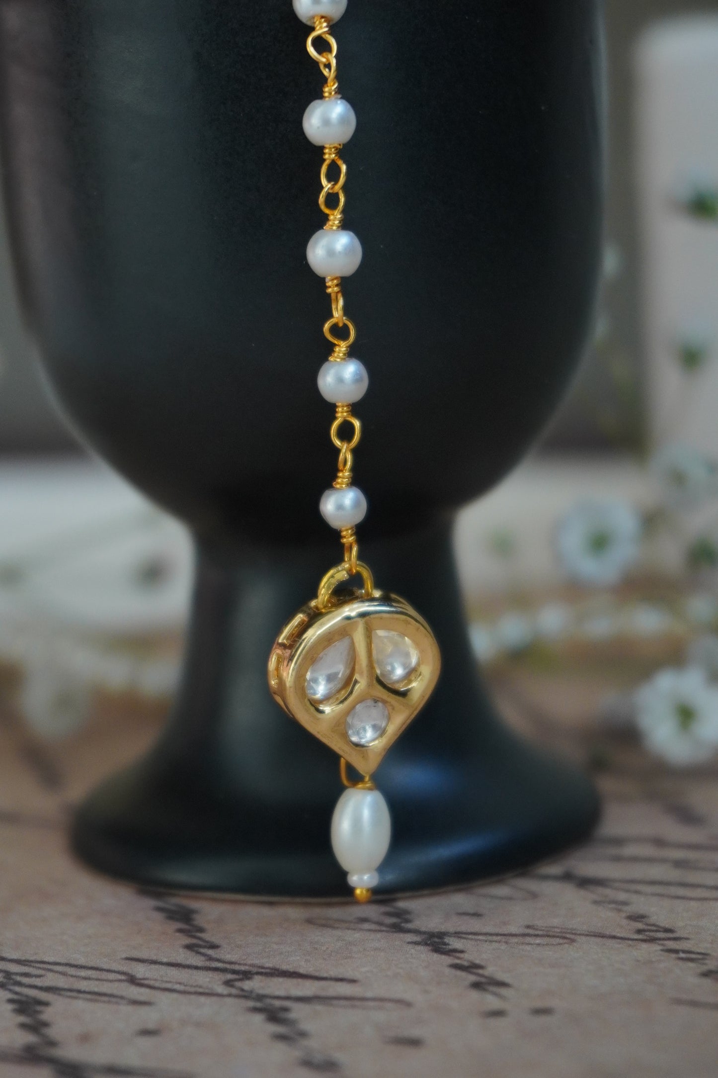 Ira Kundan Pearls Maangtikka