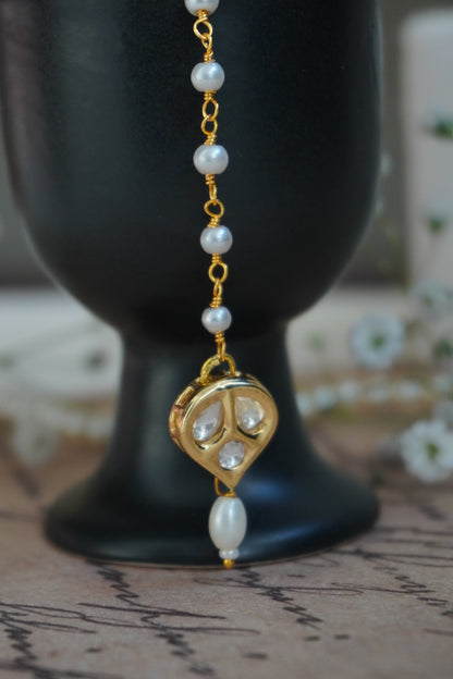 Ira Kundan Pearls Maangtikka