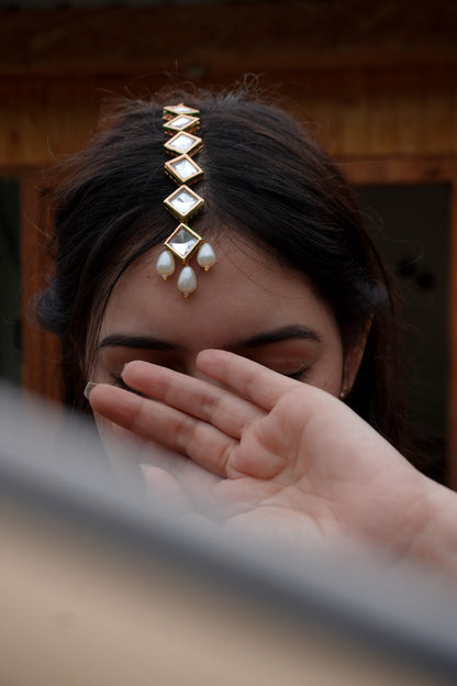 Aafreen Kundan and Pearls Maangtikka