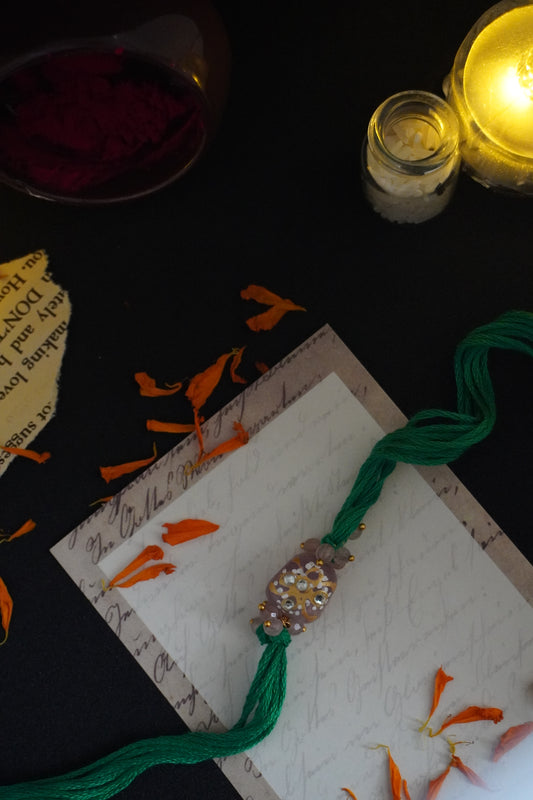 Nazaakat Green Rakhi