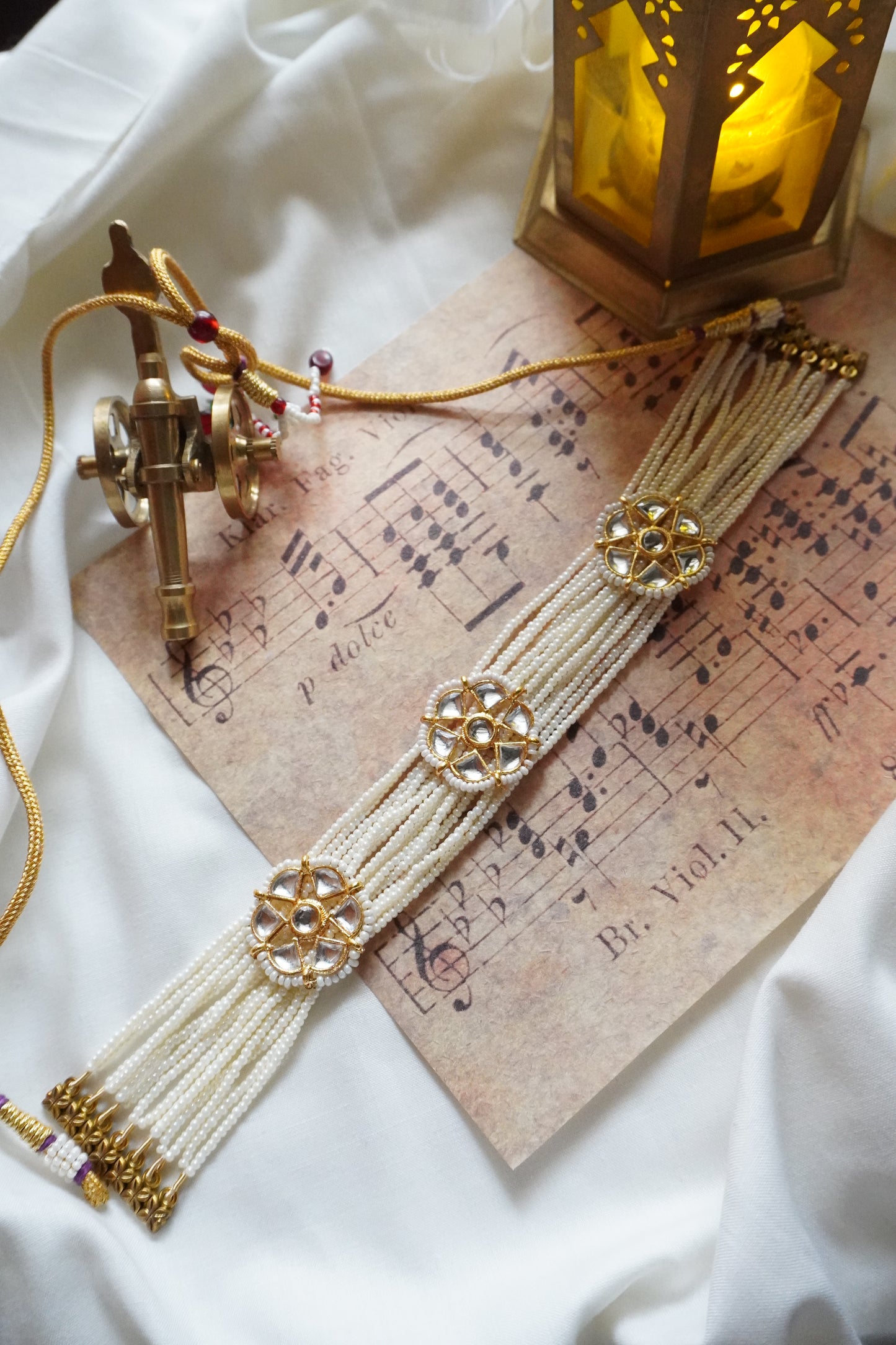 Suas Kundan Choker Necklace
