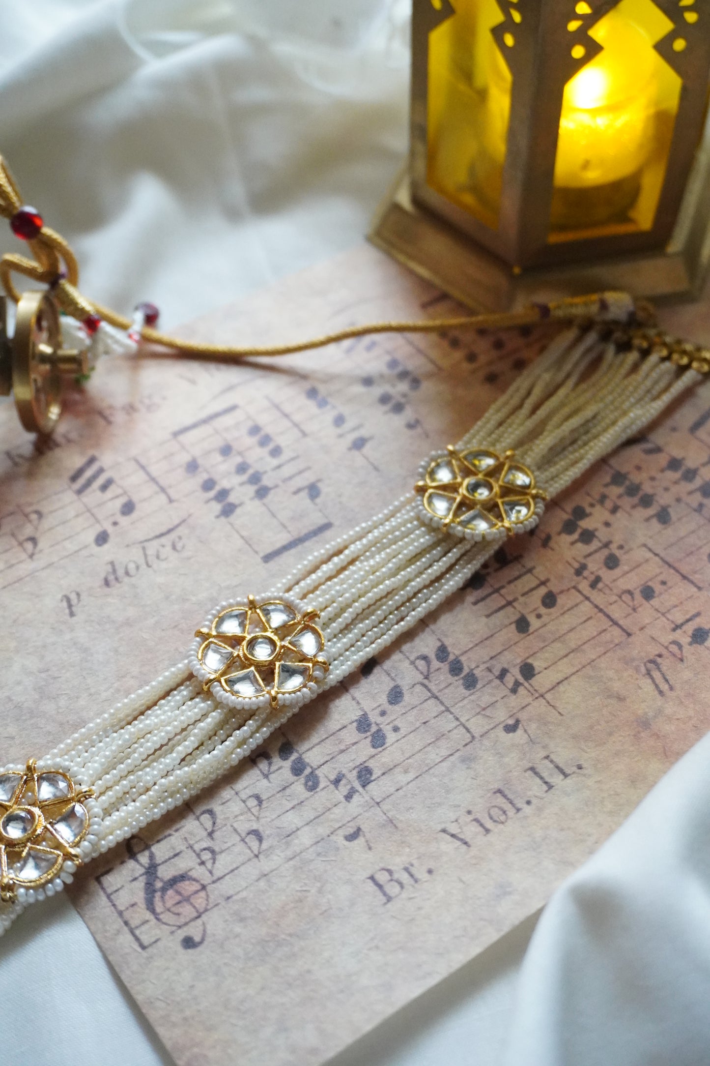 Suas Kundan Choker Necklace