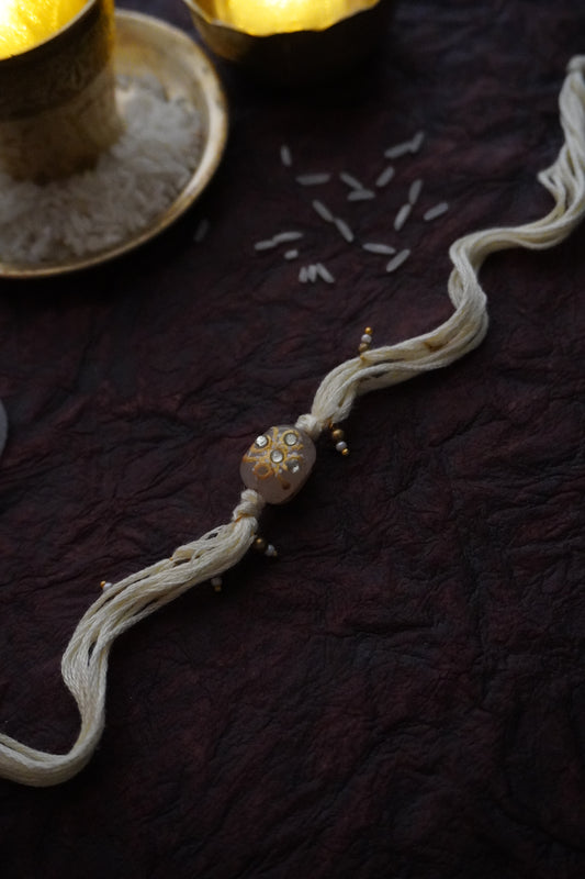 Quayti White Stone Rakhi