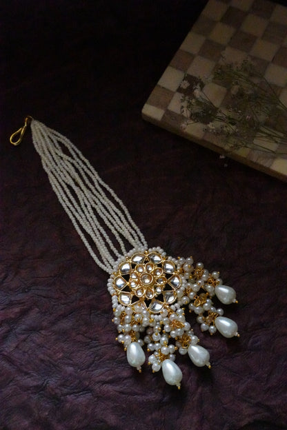 Vanya Kundan and Pearls Maangtikka