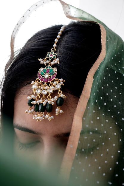 Diya Pink-Green Kundan Maangtikka