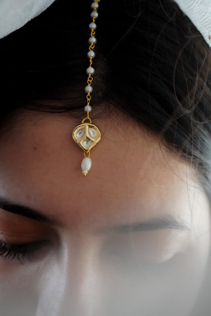 Ira Kundan Pearls Maangtikka