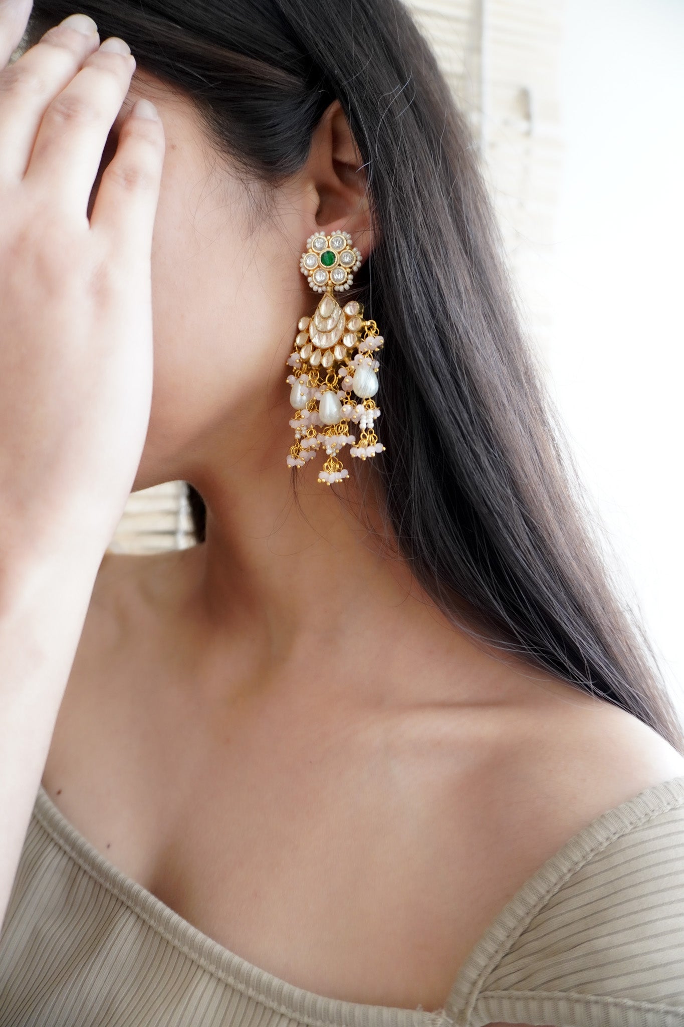 Kavya Kundan and Pearl Earring