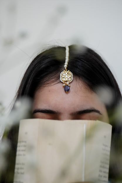 Nysa Kundan Pearls Maangtikka