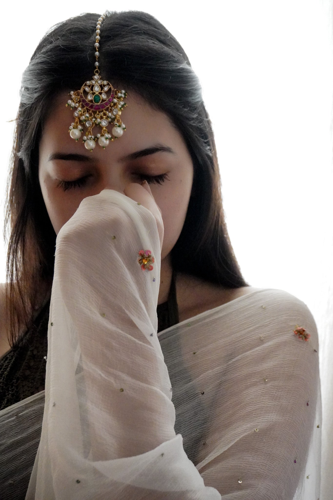 Saniya Kundan and Pearls Maangtikka