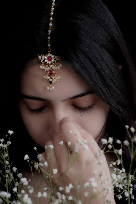 Siyana Kundan and  Pearl Maangtikka