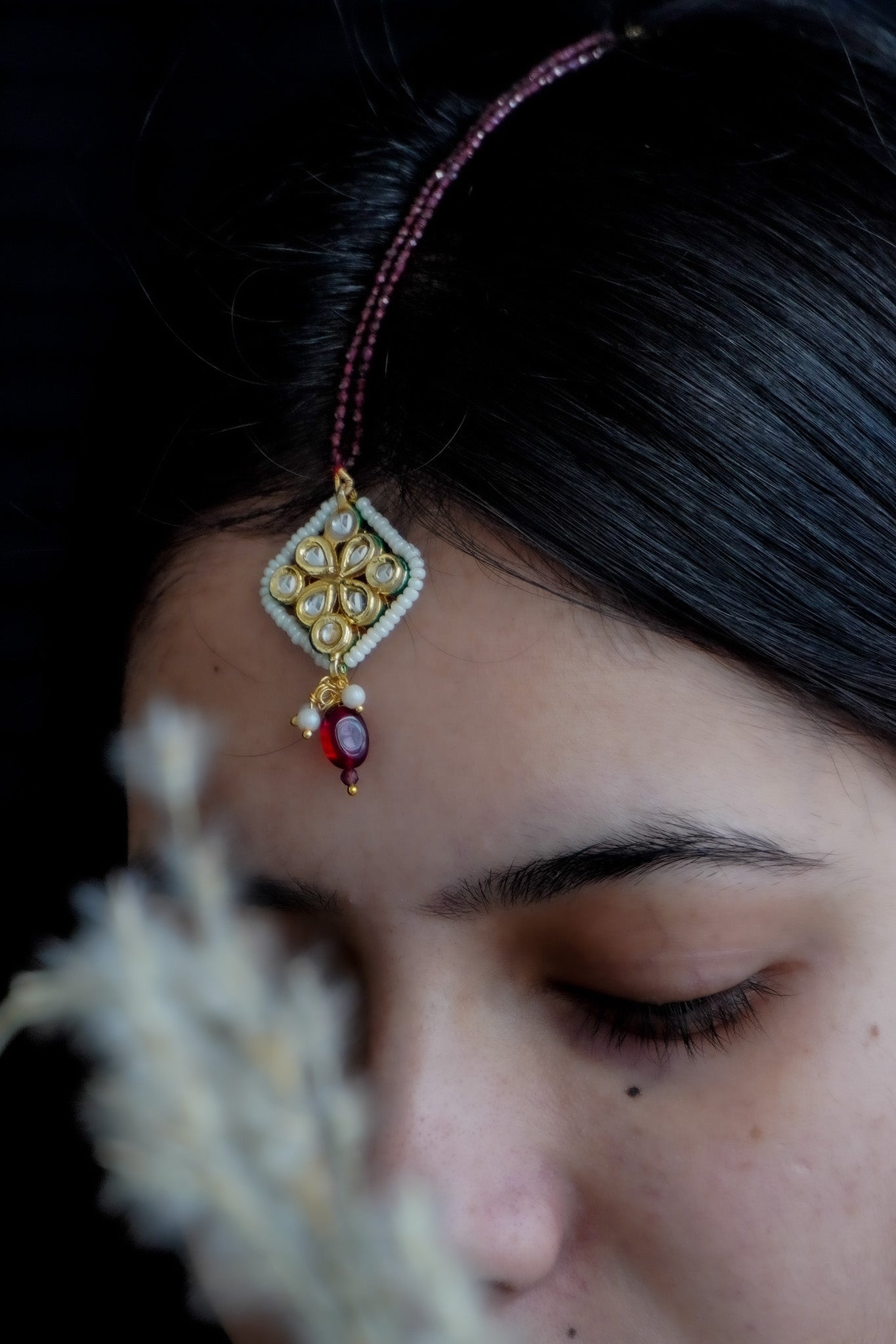 Tara Kundan stones Maangtikka